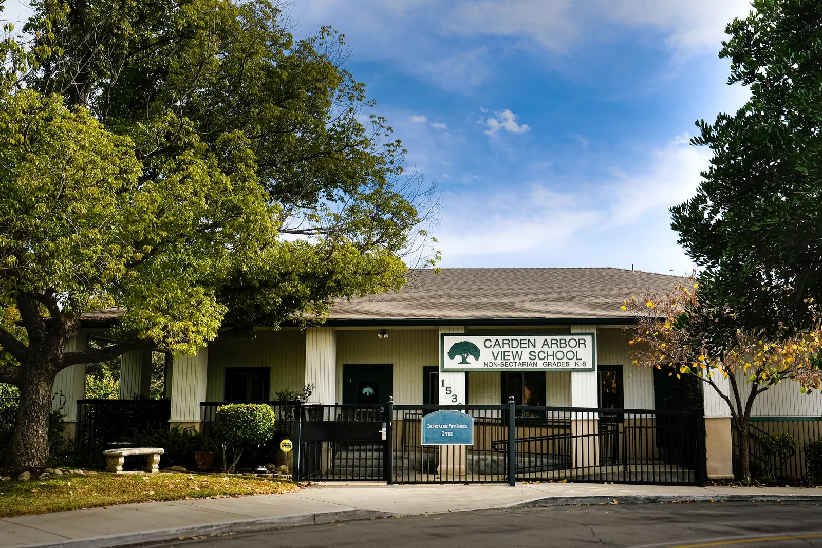 Front entrance of Carden Arbor View School